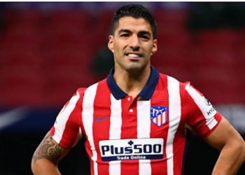 Messi suffering a lot at PSG, we speak every day – Luis Suarez