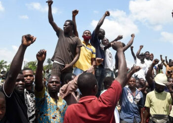 Russian invasion: Nigerian Volunteer ‘fighters’ Besiege Ukraine Embassy in Abuja
