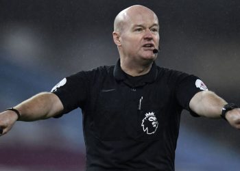 EPL: Lee Mason suspended for weekend fixtures after Arsenal vs Brentford controversy