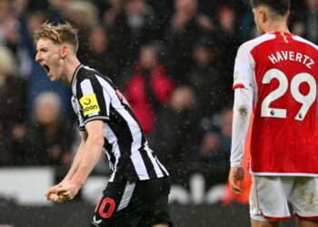 EPL: Ex-ref Howard Webb gives break down of Arsenal’s disallowed goal vs Newcastle