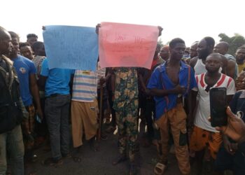 Drama As Protesters Block Highway With Remains Of Kidnap Victim In Ondo (Photos)