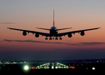 More than 400 flights cancelled after UK airports suffer air traffic control issue